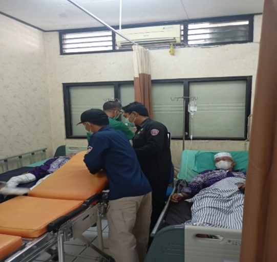 Pastikan Kondisi Sehat Jamaah Haji Kolter 083, Dinkes Lumajang Jemput di Asrama Haji Surabaya