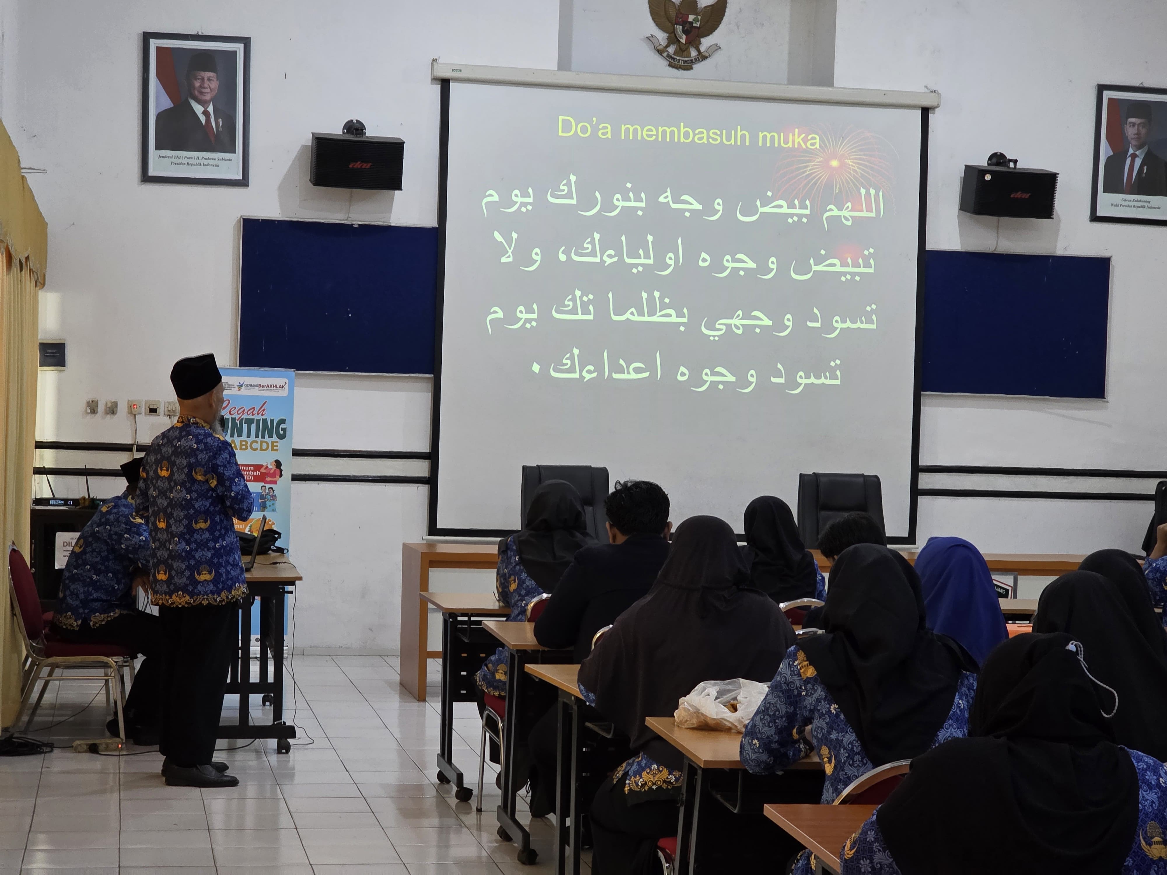 Menguatkan Rohani, Mengokohkan Layanan: Tausiah Kamis Pagi Dinas Kesehatan P2KB Kabupaten Lumajang