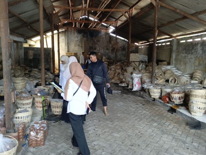 Pastikan Produk Aman, TKPPOM Lumajang Gelar Verifikasi Produksi Gula Merah Prosesan