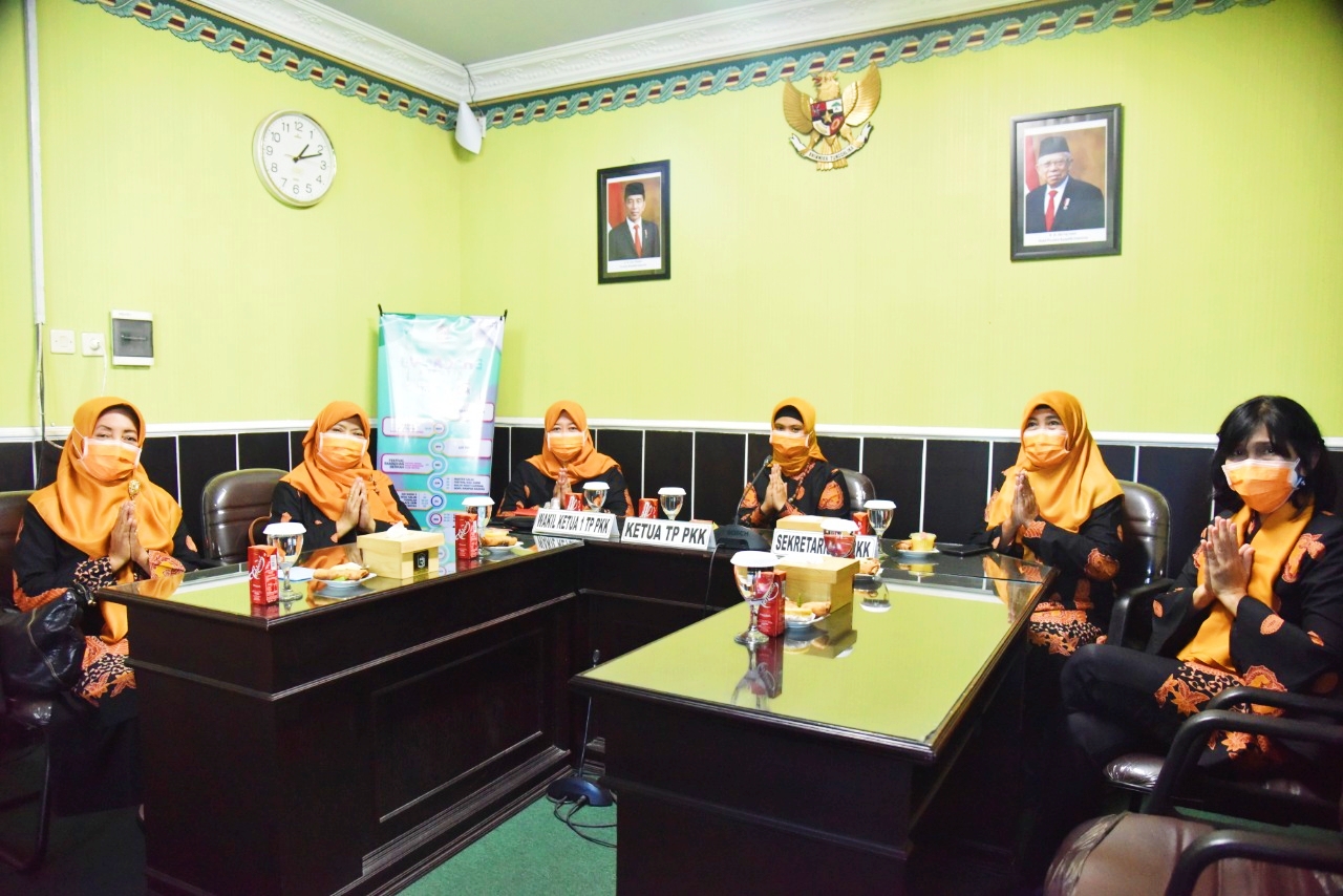 CEGAH COVID-19, PKK LUMAJANG DIHARAPKAN BANTU EDUKASI PENTINGNYA TAATI PROTOKOL KESEHATAN